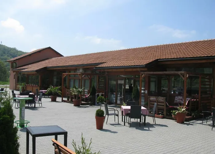 6 Topola Ośrodek wypoczynkowy *